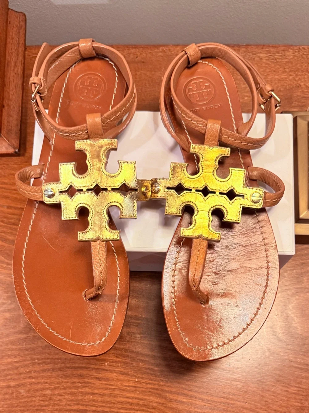 Tory Burch Phoebe Tan Leather Sandals with Gold Logo Accent Size 7